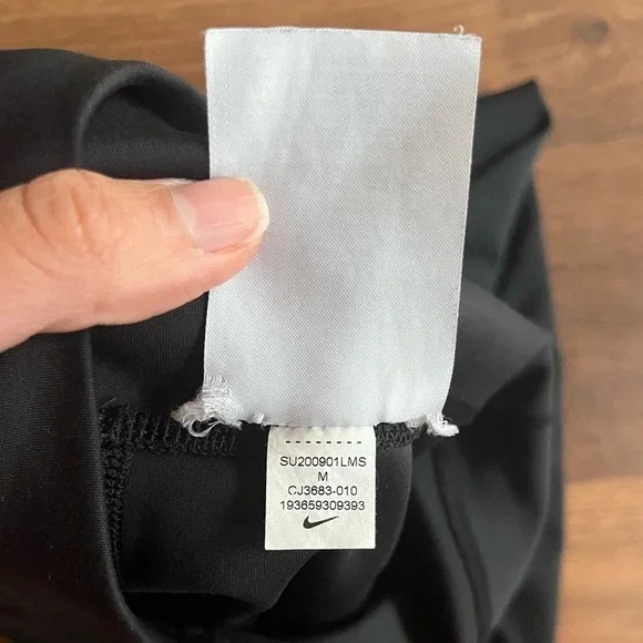 Nike Capri Legging - Picture 4 of 8